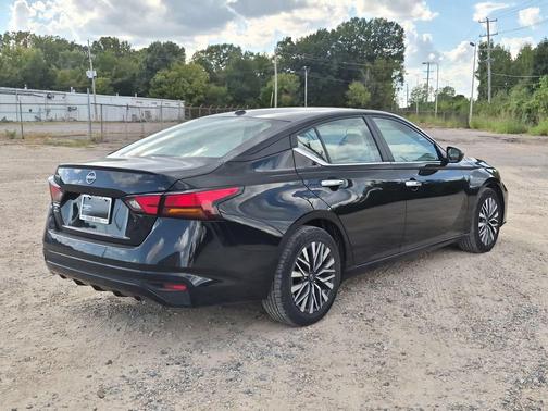 Super Black 2025 Nissan Altima 2.5 SV