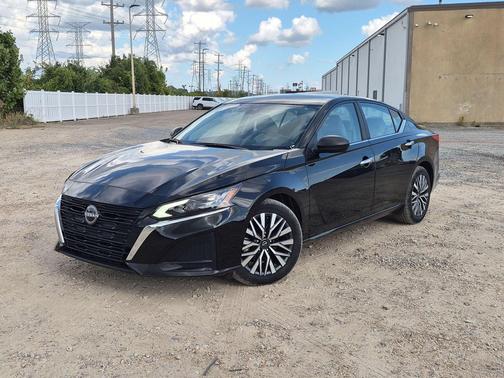 Super Black 2025 Nissan Altima 2.5 SV