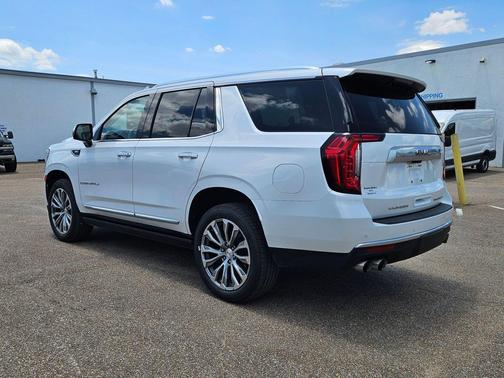 White Frost Tricoat 2021 GMC Yukon Denali