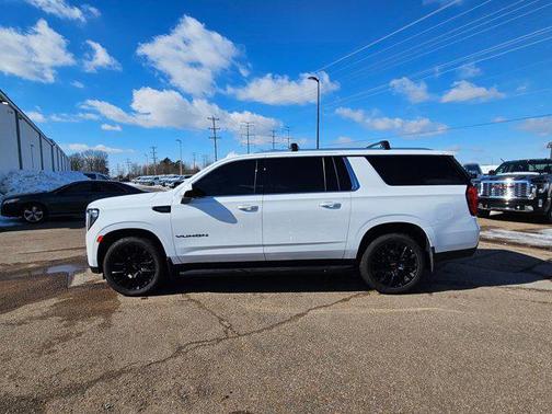 2022 GMC Yukon XL SLE