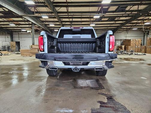 Glacier White Tricoat 2026 GMC Sierra 1500 SLT