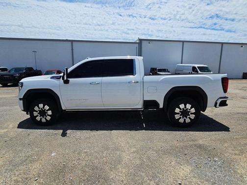 Summit White 2025 GMC Sierra 2500 Denali