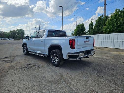 Glacier White Tricoat 2026 GMC Sierra 1500 SLT