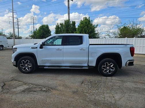 Glacier White Tricoat 2026 GMC Sierra 1500 SLT