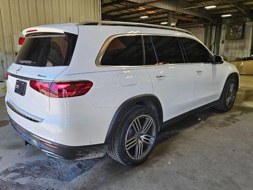 MANUFAKTUR Moonlight White Metallic 2024 Mercedes-Benz GLS 450 4MATIC