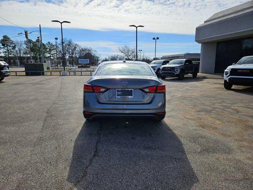 2025 Nissan Altima S FWD