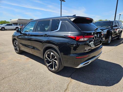 Black Diamond 2024 Mitsubishi Outlander SE S-AWC