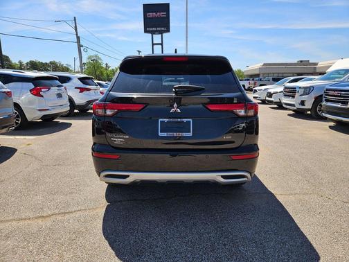 Black Diamond 2024 Mitsubishi Outlander SE S-AWC