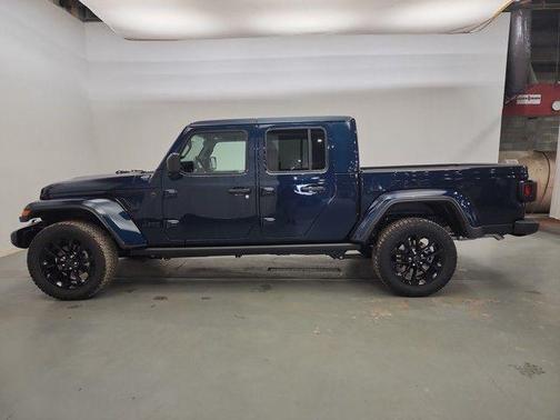2025 Jeep Gladiator Nighthawk