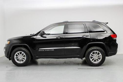 Photo 2 of 40 of 2019 Jeep Grand Cherokee Laredo E