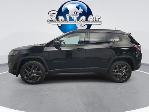 Diamond Black Crystal Pearlcoat 2026 Jeep Compass Limited
