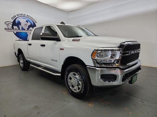 2022 RAM 2500 Tradesman Crew Cab 4x4 6'4' Box
