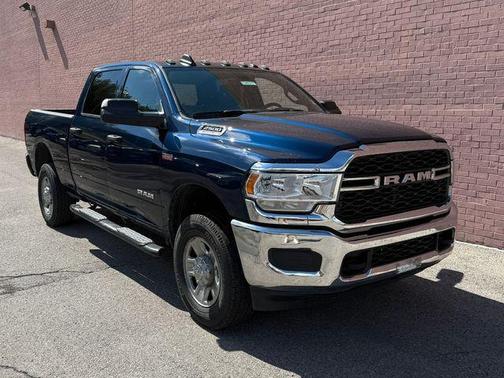 2022 RAM 2500 Tradesman Crew Cab 4x4 6'4' Box