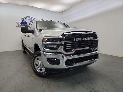 2025 RAM 2500 Tradesman Crew Cab 4x4 8' Box