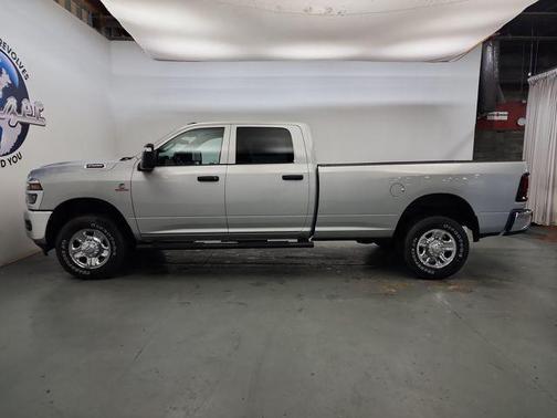 2025 RAM 2500 Tradesman Crew Cab 4x4 8' Box