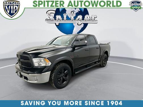 Brilliant Black Crystal Pearl 2017 RAM 1500 SLT