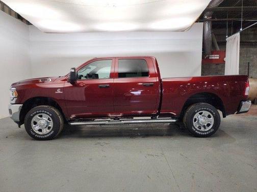 2024 RAM 3500 Tradesman Crew Cab 4x4 6'4' Box