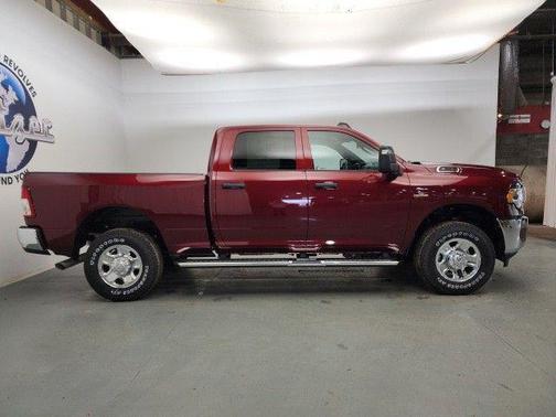2024 RAM 3500 Tradesman Crew Cab 4x4 6'4' Box