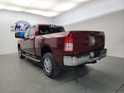 2024 RAM 3500 Tradesman Crew Cab 4x4 6'4' Box