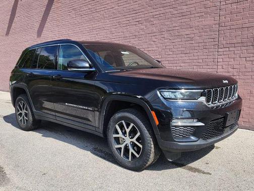 Diamond Black Crystal Pearlcoat 2024 Jeep Grand Cherokee Limited