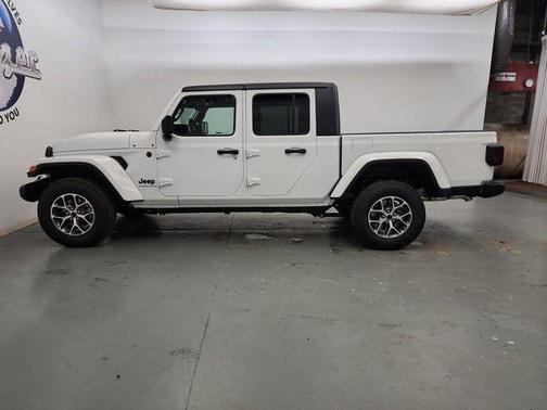 2025 Jeep Gladiator Sport S