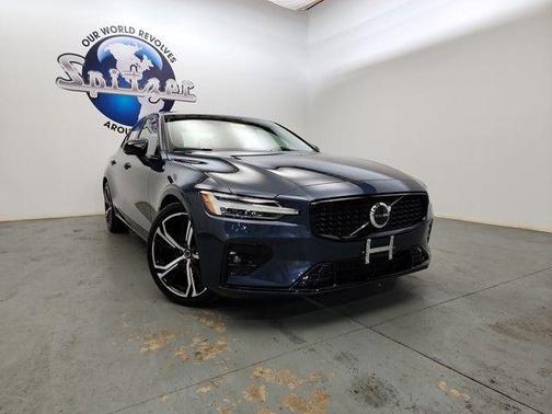 2024 Volvo S60 B5 Core Dark Theme