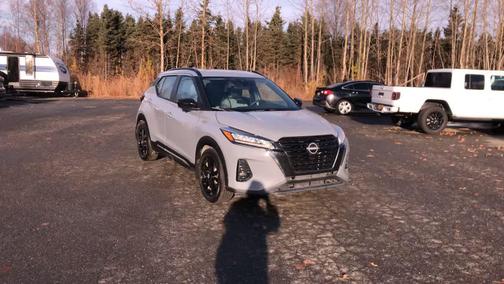 2023 Nissan Kicks SR