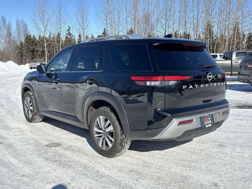 2025 Nissan Pathfinder SL 4WD