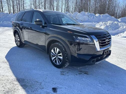 2025 Nissan Pathfinder SL 4WD