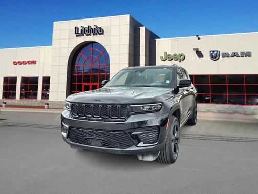 Diamond Black Crystal Pearlcoat 2023 Jeep Grand Cherokee Altitude