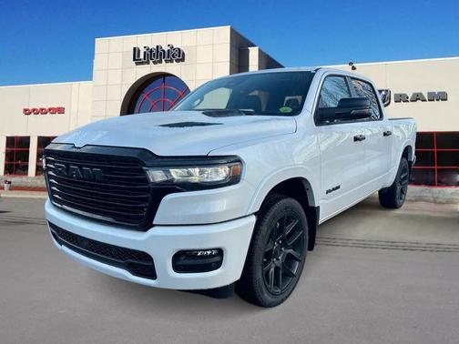 Ivory White Tri-Coat Pearlcoat 2026 RAM 1500 Laramie