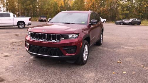 2025 Jeep Grand Cherokee Laredo