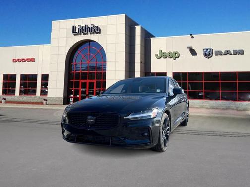 Onyx Black Metallic 2024 Volvo S60 B5 Plus Black Edition