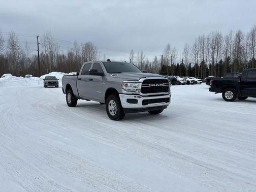 2022 RAM 2500 Tradesman Crew Cab 4x4 6'4' Box