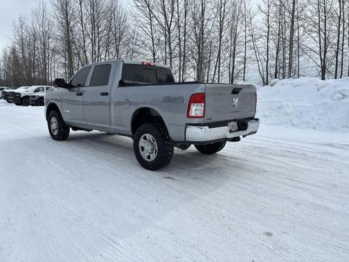 2022 RAM 2500 Tradesman Crew Cab 4x4 6'4' Box