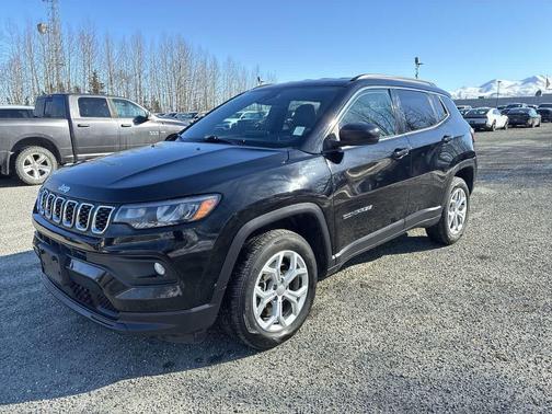 Diamond Black Crystal Pearlcoat 2024 Jeep Compass Latitude