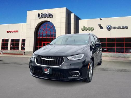 Diamond Black Crystal Pearlcoat 2024 Chrysler Pacifica Limited