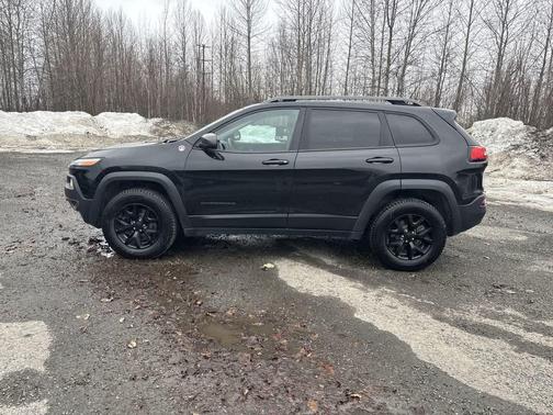 Brilliant Black Crystal Pearlcoat 2015 Jeep Cherokee Trailhawk