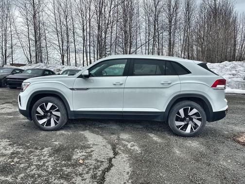 WHI/White 2025 Volkswagen Atlas Cross Sport 2.0T SE w/Technology 4MOTION