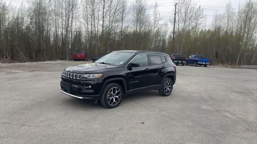 Diamond Black Crystal Pearlcoat 2026 Jeep Compass Limited