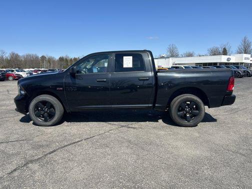 Brilliant Black Crystal Pearl 2018 RAM 1500 Express