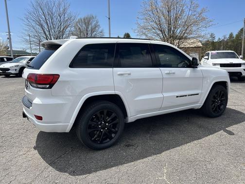 Bright White 2022 Jeep Grand Cherokee Altitude