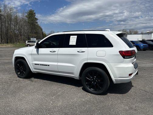 Bright White 2022 Jeep Grand Cherokee Altitude