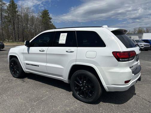Bright White 2022 Jeep Grand Cherokee Altitude