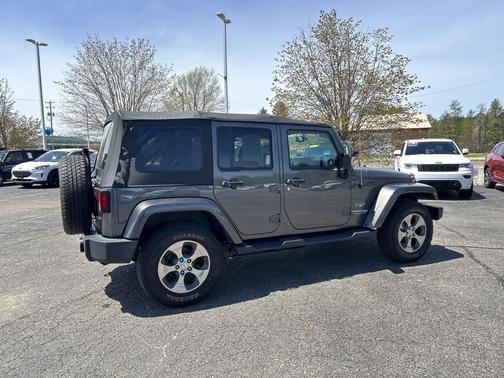 Granite Crystal Metallic Clearcoat 2018 Jeep Wrangler JK Unlimited Sahara