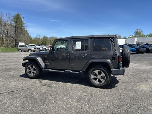 Granite Crystal Metallic Clearcoat 2018 Jeep Wrangler JK Unlimited Sahara