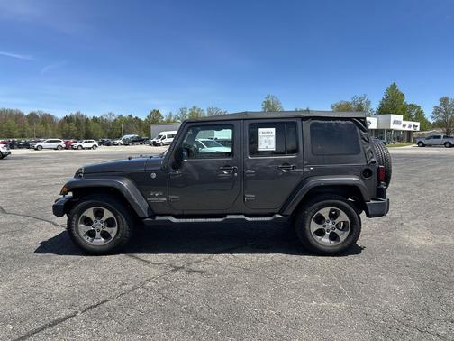 Granite Crystal Metallic Clearcoat 2018 Jeep Wrangler JK Unlimited Sahara