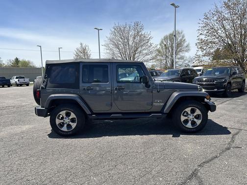 Granite Crystal Metallic Clearcoat 2018 Jeep Wrangler JK Unlimited Sahara
