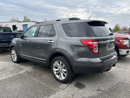 MAGNETIC 2015 Ford Explorer XLT
