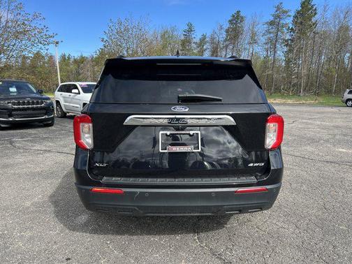 AGATE BLACK METALLIC 2022 Ford Explorer XLT